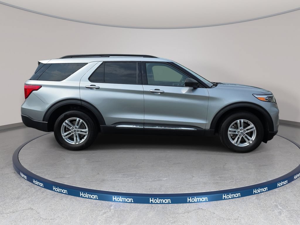 Certified 2022 Ford Explorer XLT w/ Equipment Group 202A AWD/4WD image 4