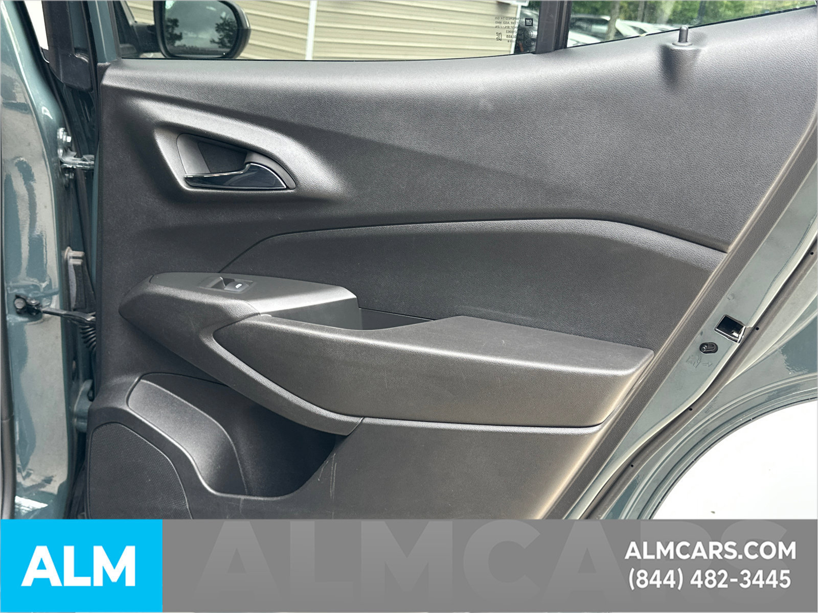 Used 2025 Chevrolet Trax LT FWD image 20