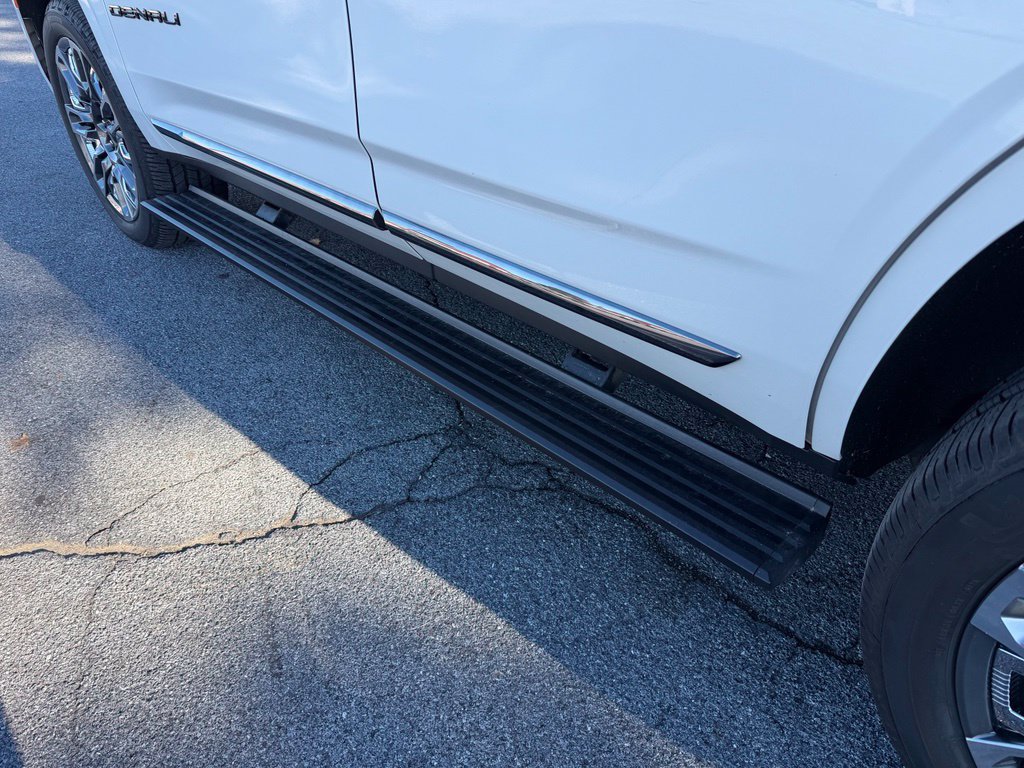 Used 2024 GMC Yukon Denali Ultimate AWD/4WD image 25