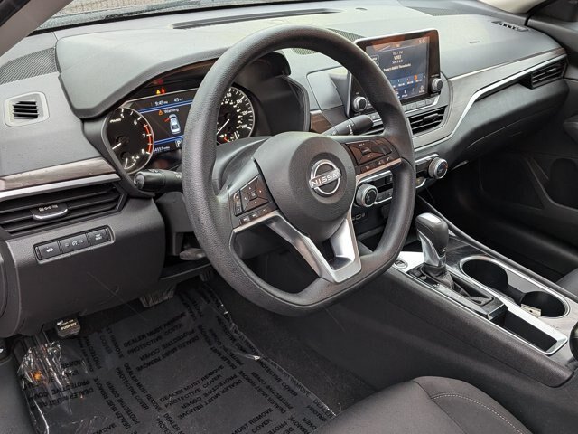 Used 2024 Nissan Altima 2.5 SV FWD image 11