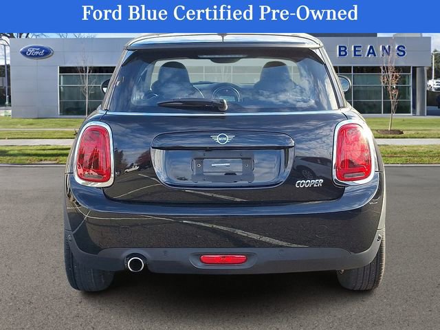 Used 2021 MINI Cooper 2-Door Hardtop w/ Premium Package image 3