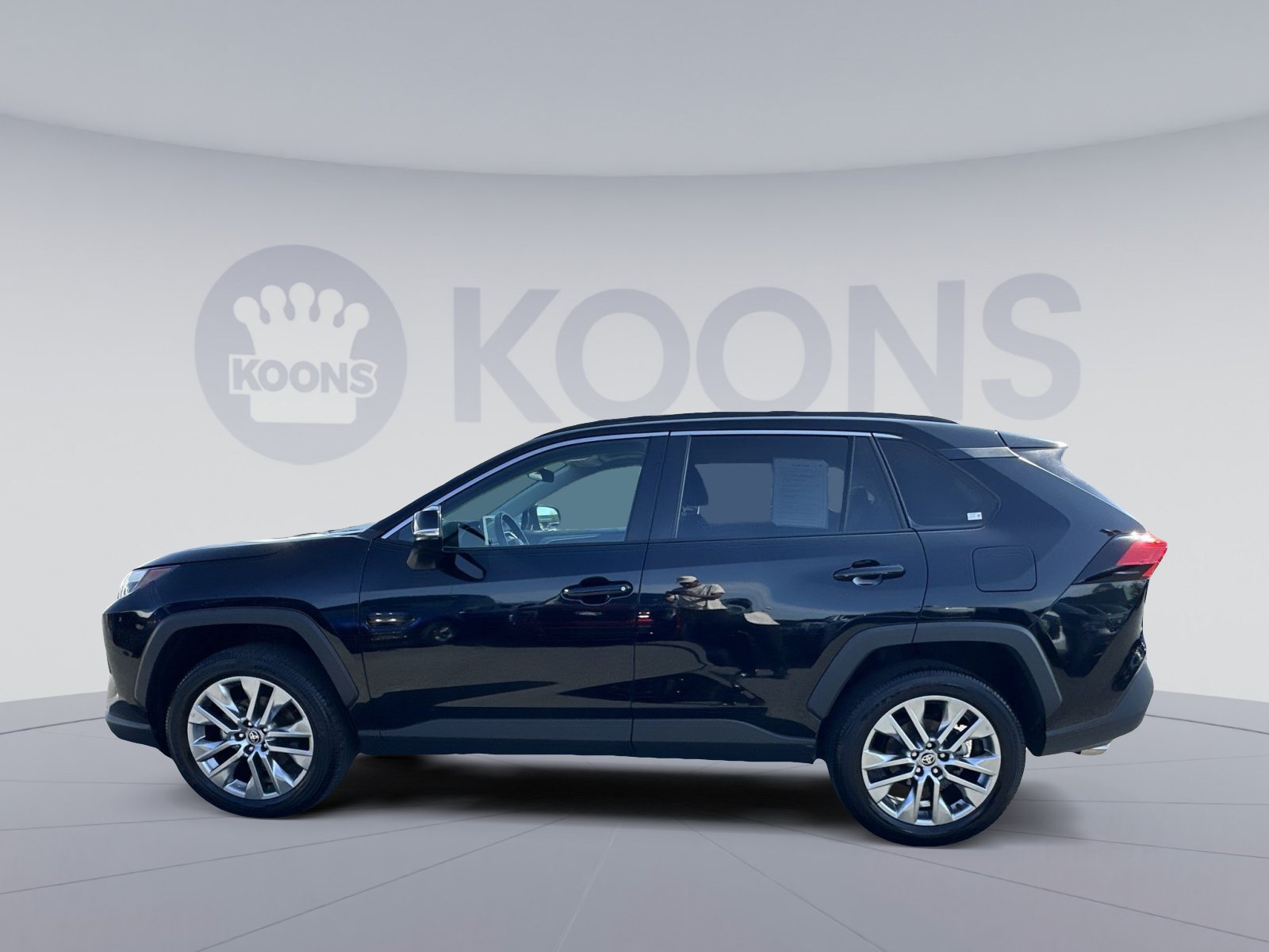 Used 2025 Toyota RAV4 XLE Premium w/ Weather Package AWD/4WD image 7