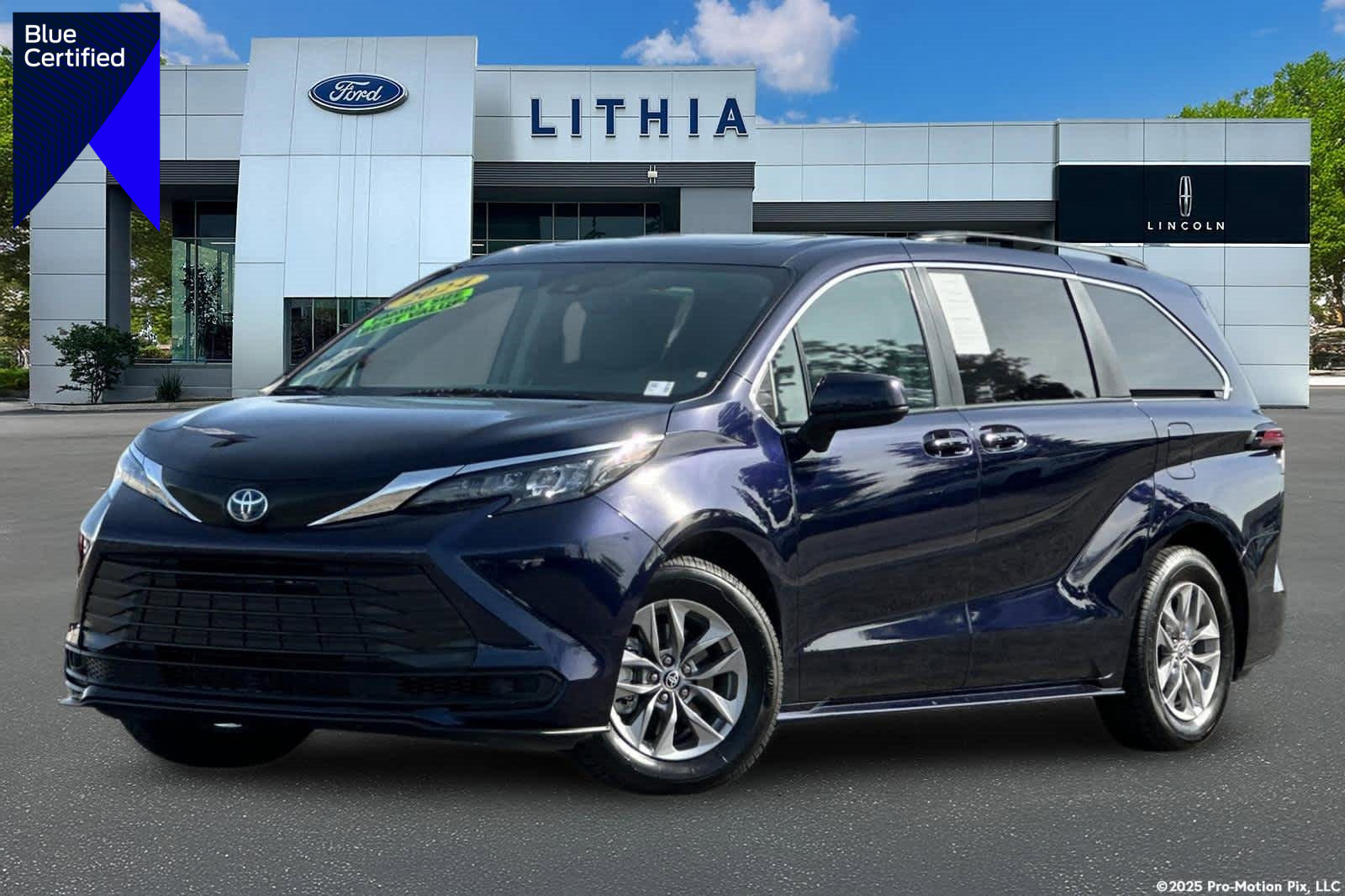 Used 2024 Toyota Sienna LE w/ LE Plus Package