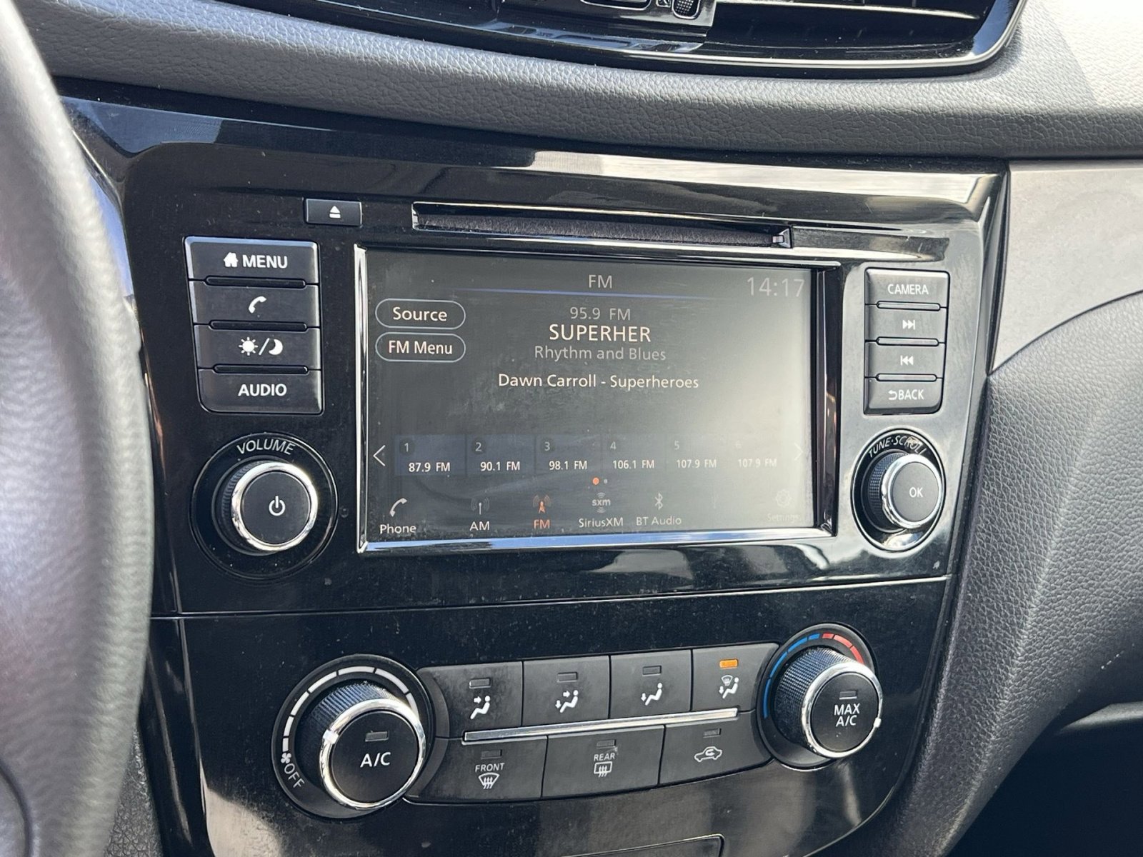 Used 2021 Nissan Rogue Sport S image 18