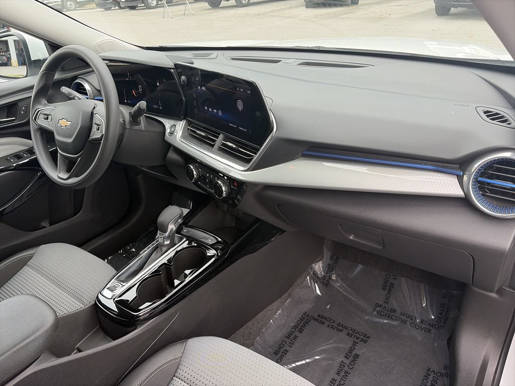 Used 2025 Chevrolet Trax LT FWD image 32