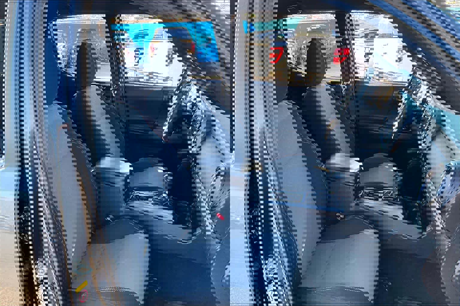 Used 2020 Toyota Tacoma TRD Off-Road AWD/4WD image 11