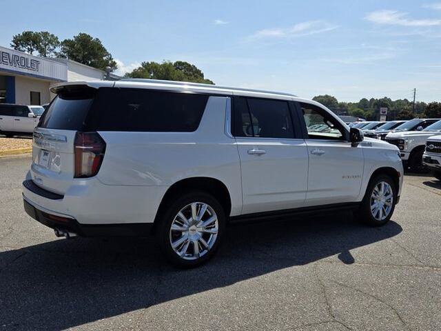 Used 2024 Chevrolet Suburban High Country w/ Premium Package RWD image 14