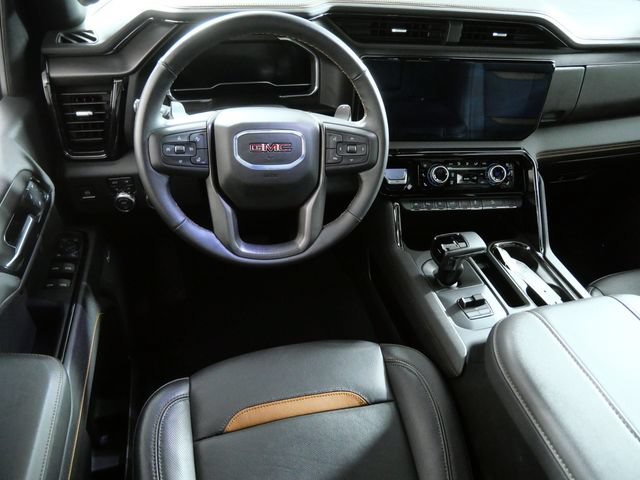 Used 2024 GMC Sierra 1500 AT4 w/ Technology Package AWD/4WD image 4