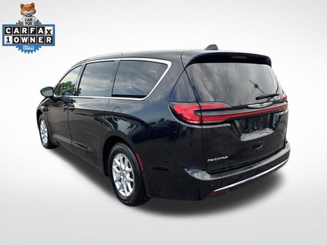 Used 2023 Chrysler Pacifica Touring-L FWD image 6