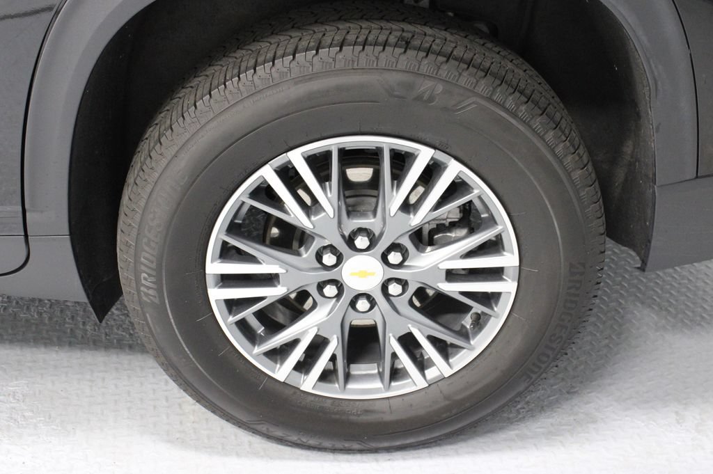 Used 2025 Chevrolet Traverse LT AWD/4WD image 19