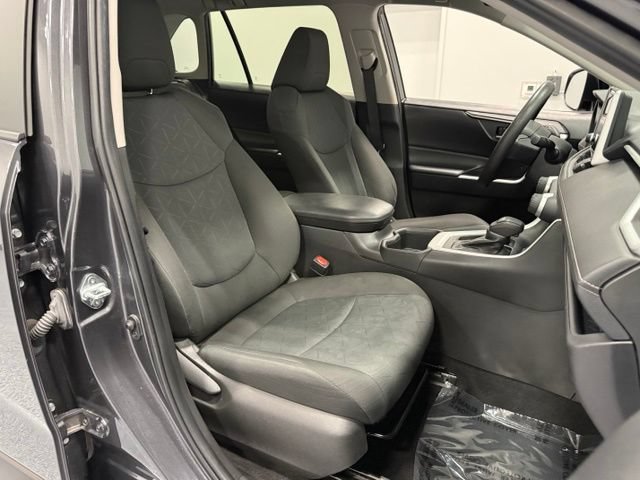 Used 2024 Toyota RAV4 XLE FWD image 33