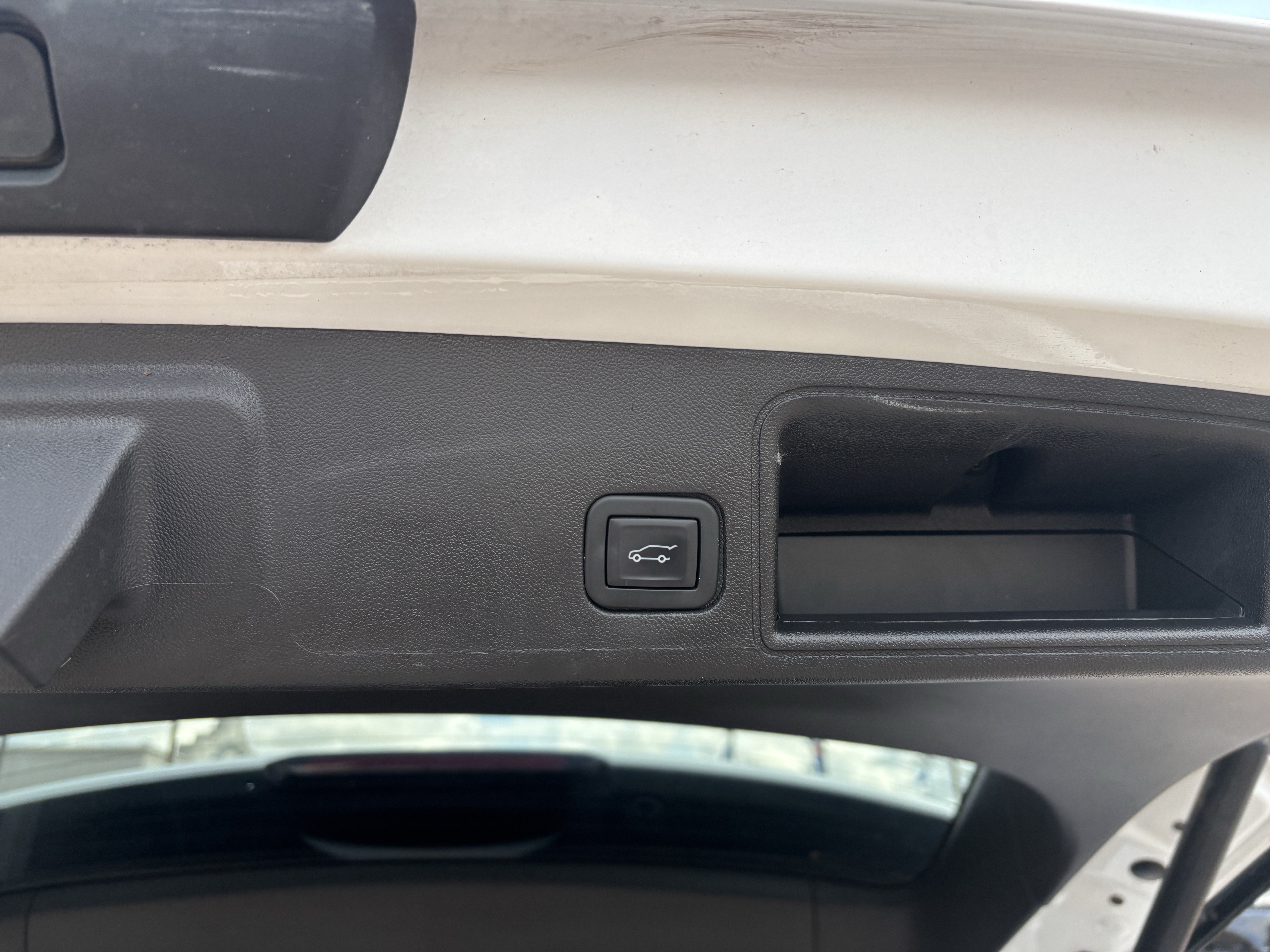 Used 2024 GMC Terrain SLT AWD/4WD image 19