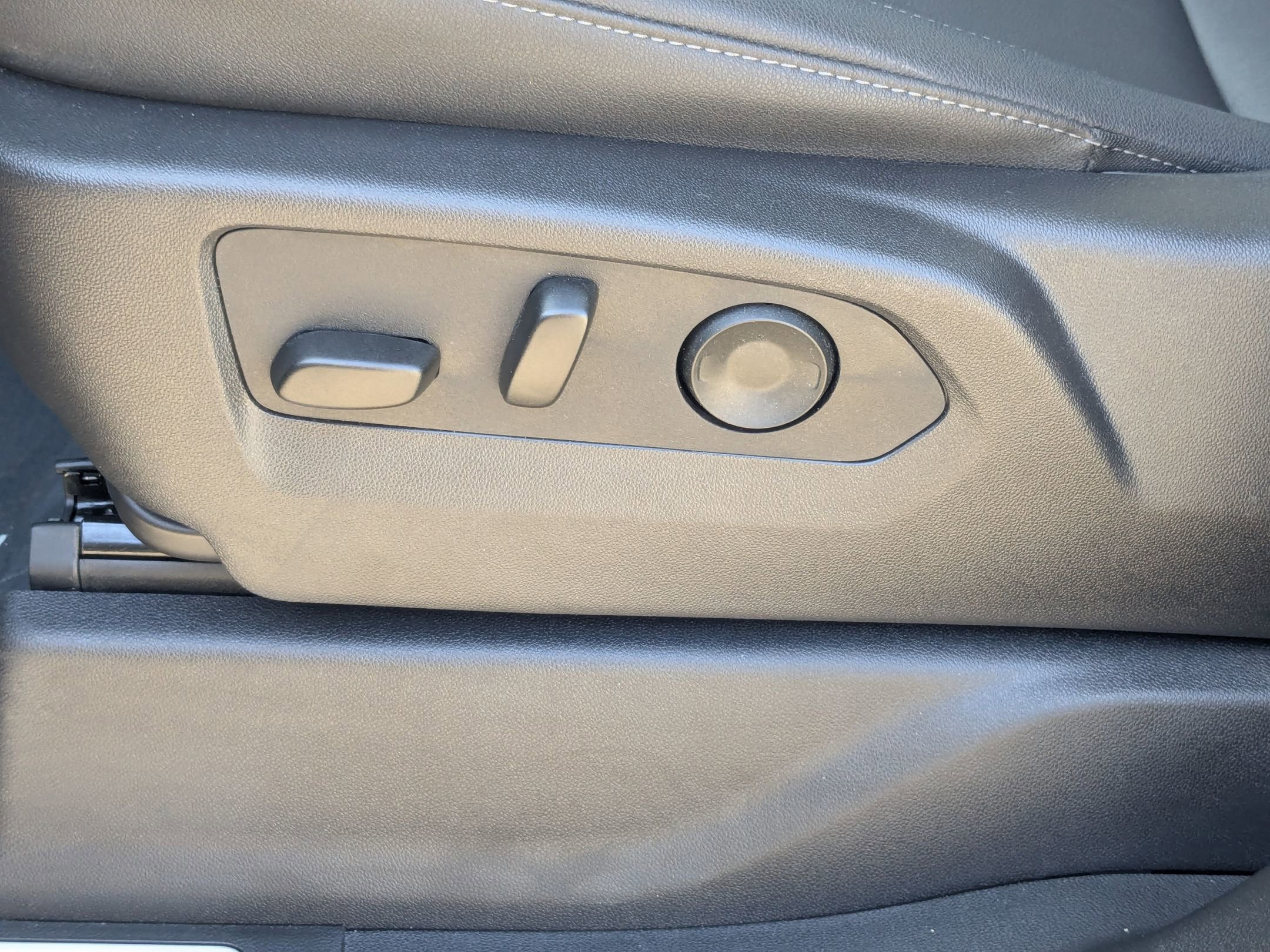 Used 2025 Chevrolet Silverado 1500 RST w/ Convenience Package II image 16