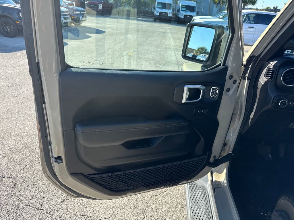 Used 2020 Jeep Gladiator Overland image 13