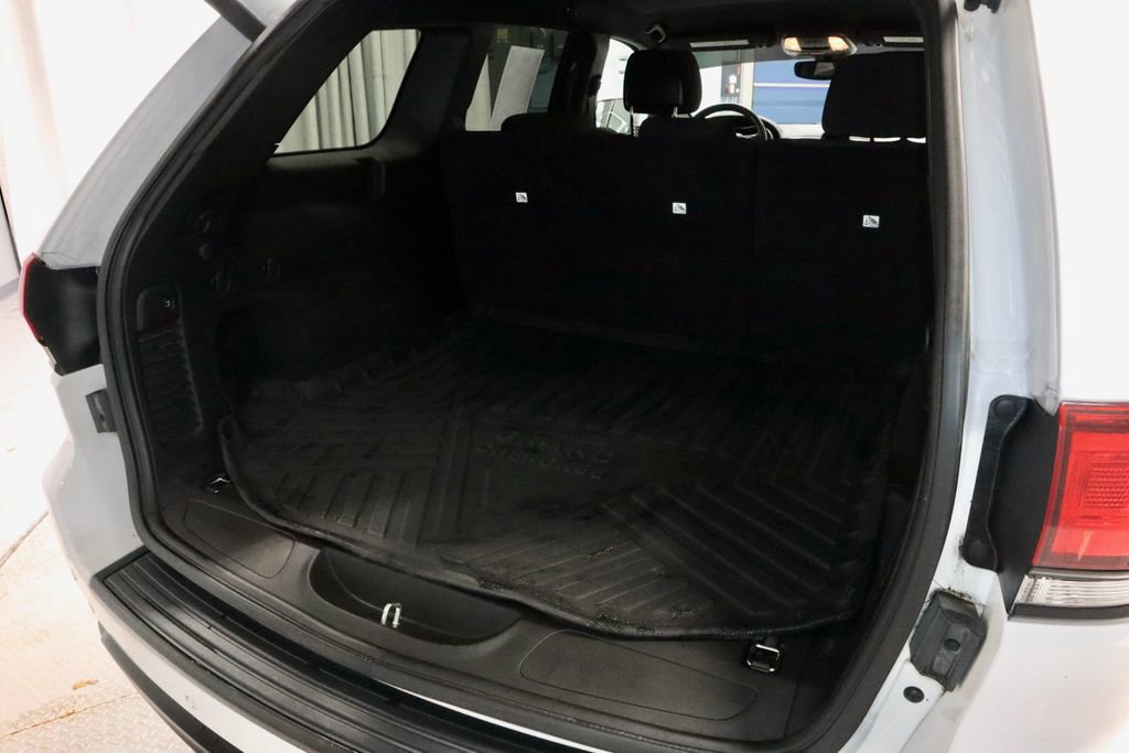 Used 2018 Jeep Grand Cherokee Laredo image 16