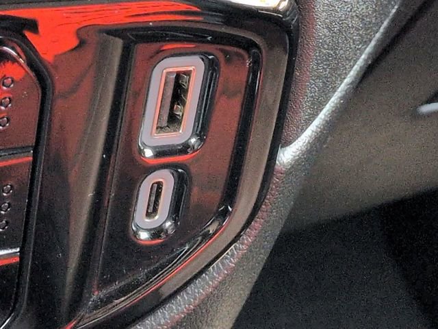 Used 2024 Chevrolet Silverado 1500 High Country w/ Technology Package AWD/4WD image 22