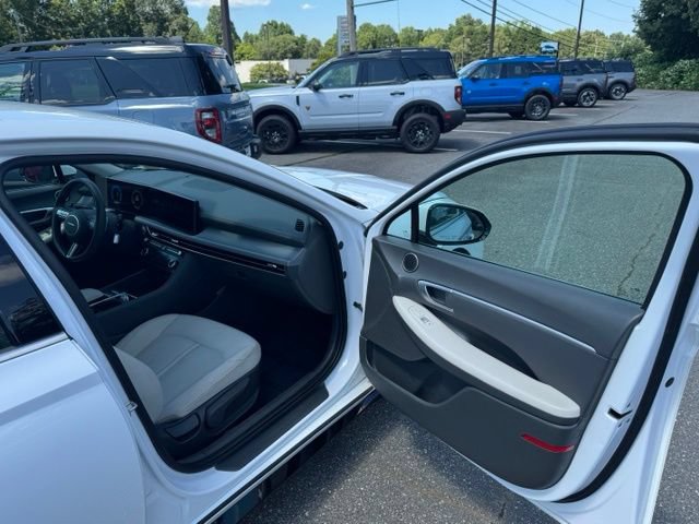 Used 2025 Hyundai Sonata SEL FWD image 15