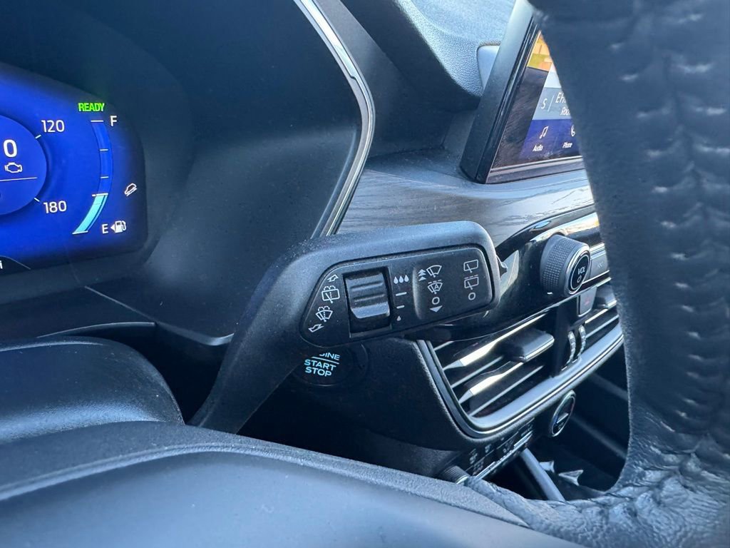 Certified 2020 Ford Escape Titanium AWD/4WD image 32
