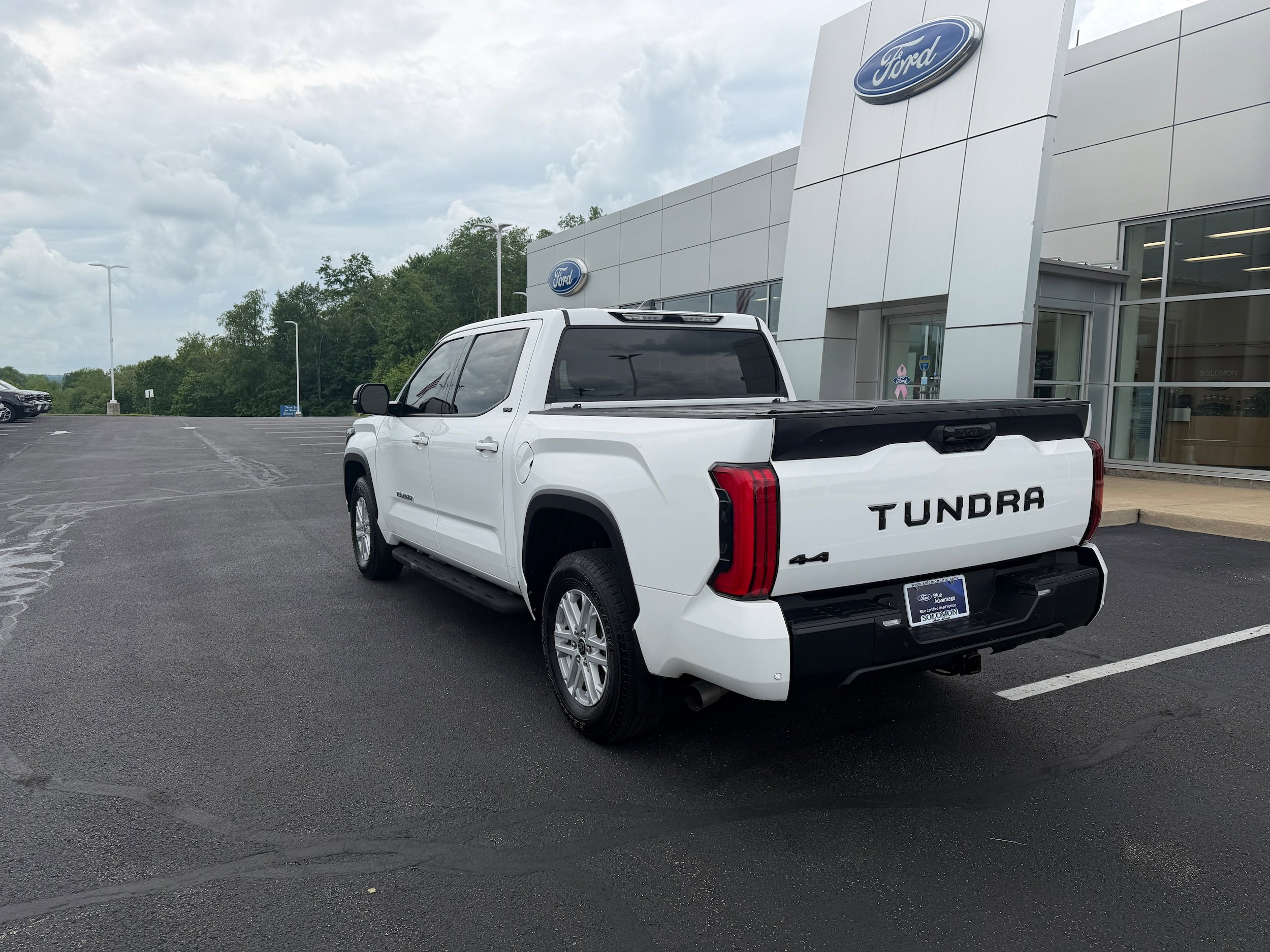 Used 2023 Toyota Tundra SR5 w/ SR5 Premium Package AWD/4WD image 8