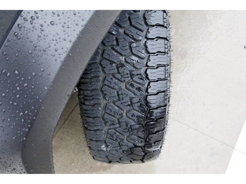 Used 2025 Toyota Tacoma TRD Off-Road AWD/4WD image 29