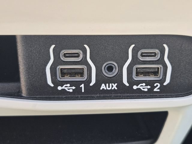 Used 2022 Chrysler Voyager LX FWD image 25