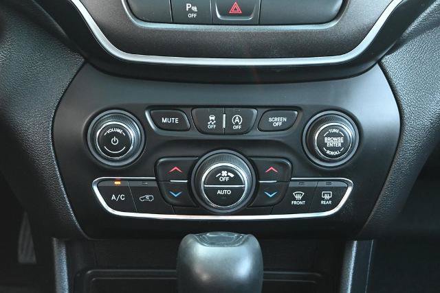Used 2019 Jeep Cherokee Trailhawk w/ Comfort/Convenience Group AWD/4WD image 28