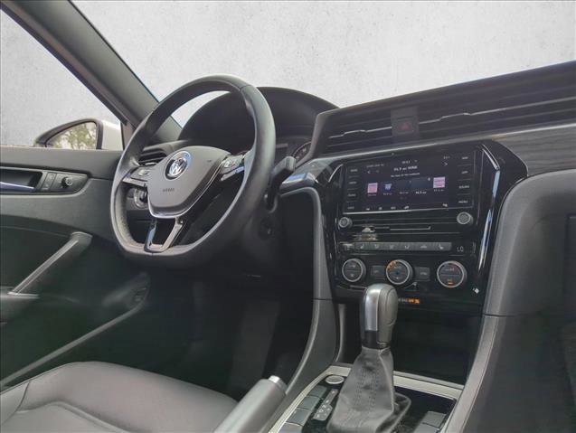 Used 2022 Volkswagen Passat 2.0T R-Line image 28