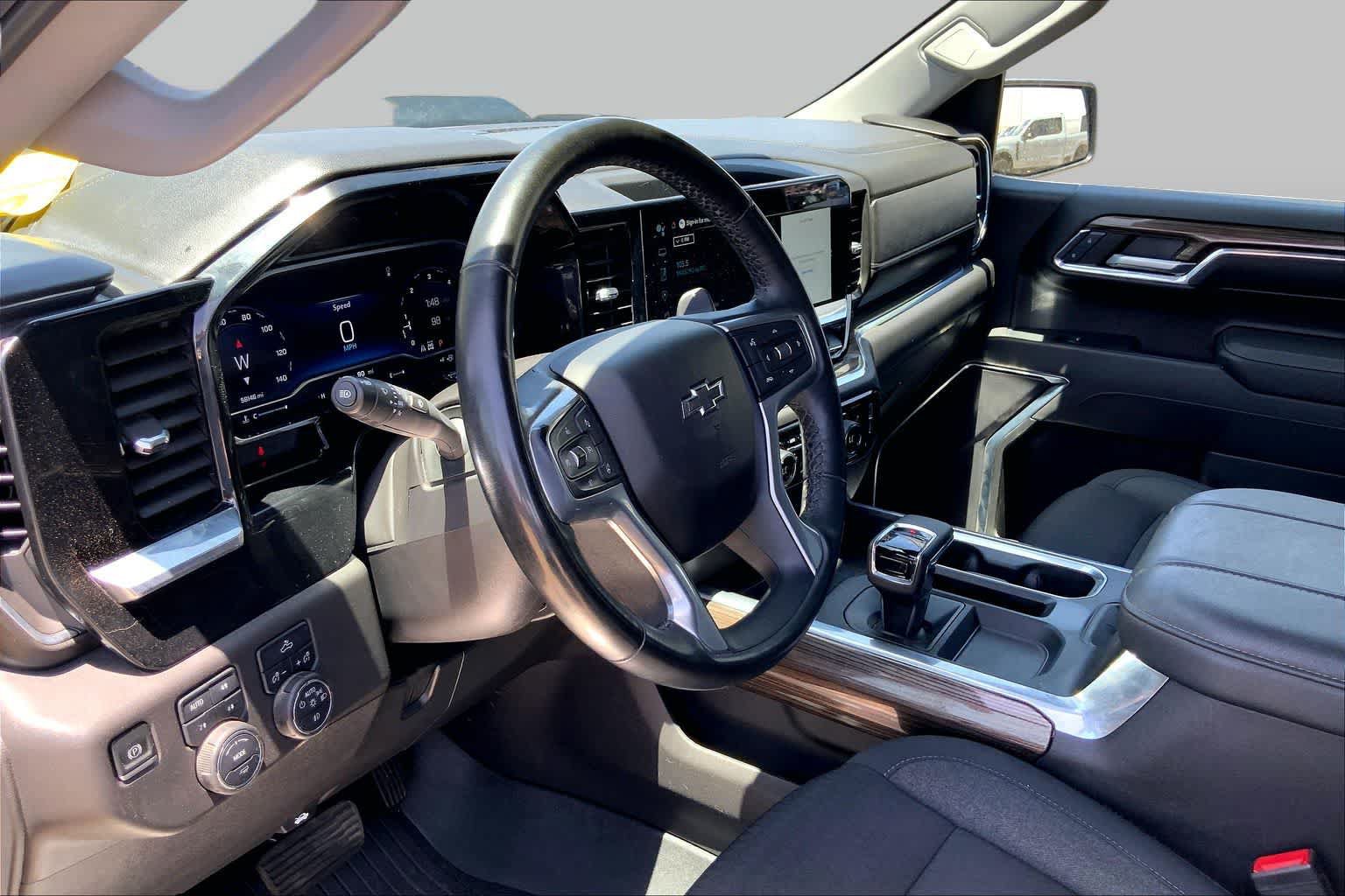 Used 2024 Chevrolet Silverado 1500 LT Trail Boss w/ Protection Package AWD/4WD image 18