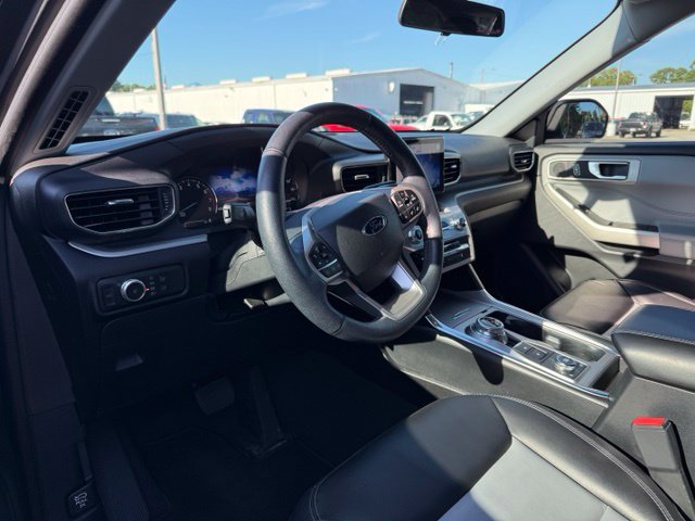 Certified 2022 Ford Explorer XLT w/ Equipment Group 202A AWD/4WD image 9