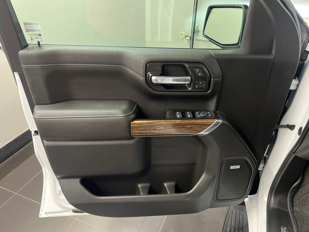 Used 2019 Chevrolet Silverado 1500 High Country w/ Technology Package AWD/4WD image 24