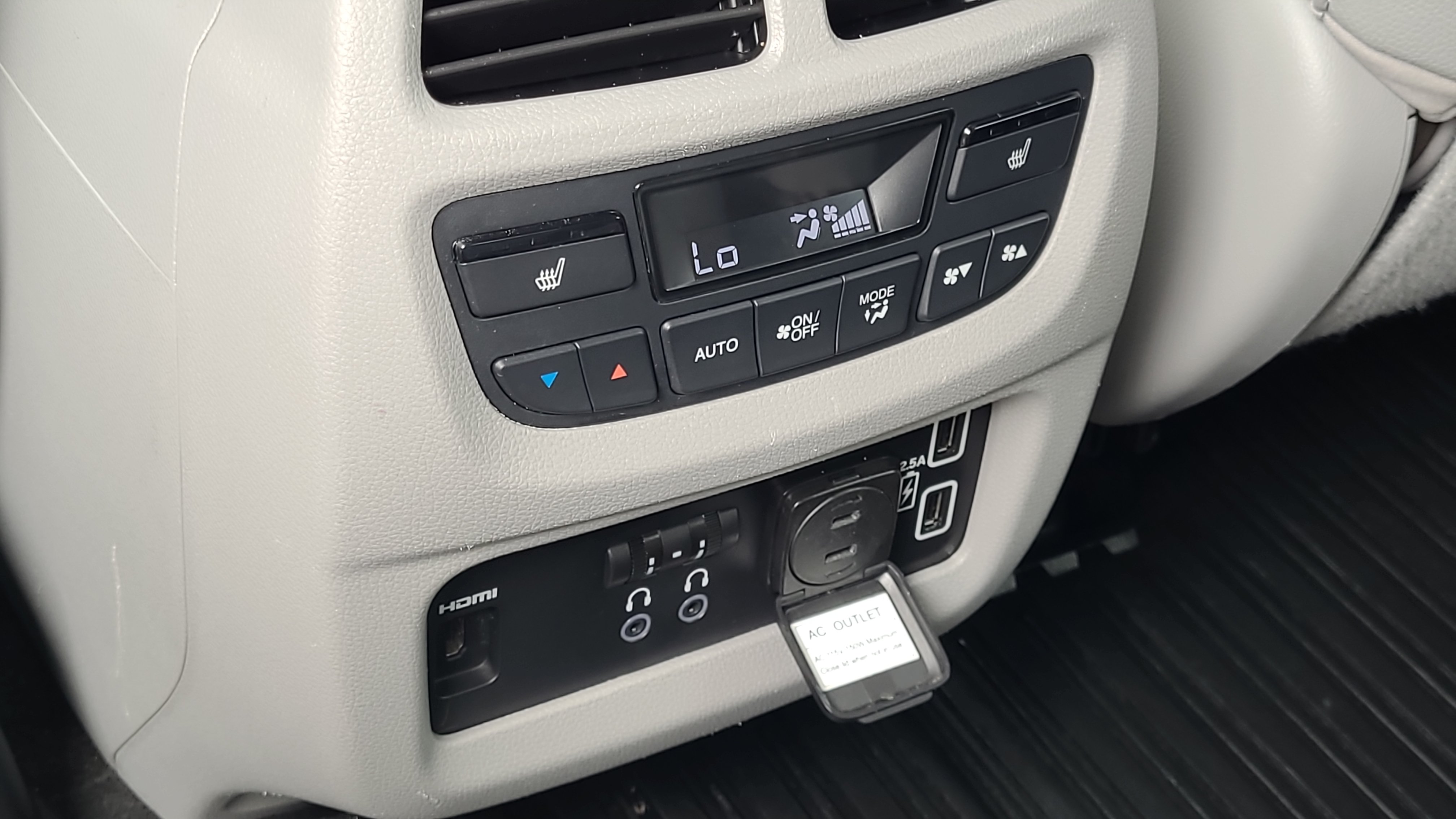 Used 2021 Honda Pilot Touring image 16
