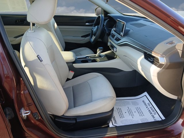 Used 2025 Nissan Altima 2.5 SV FWD image 15