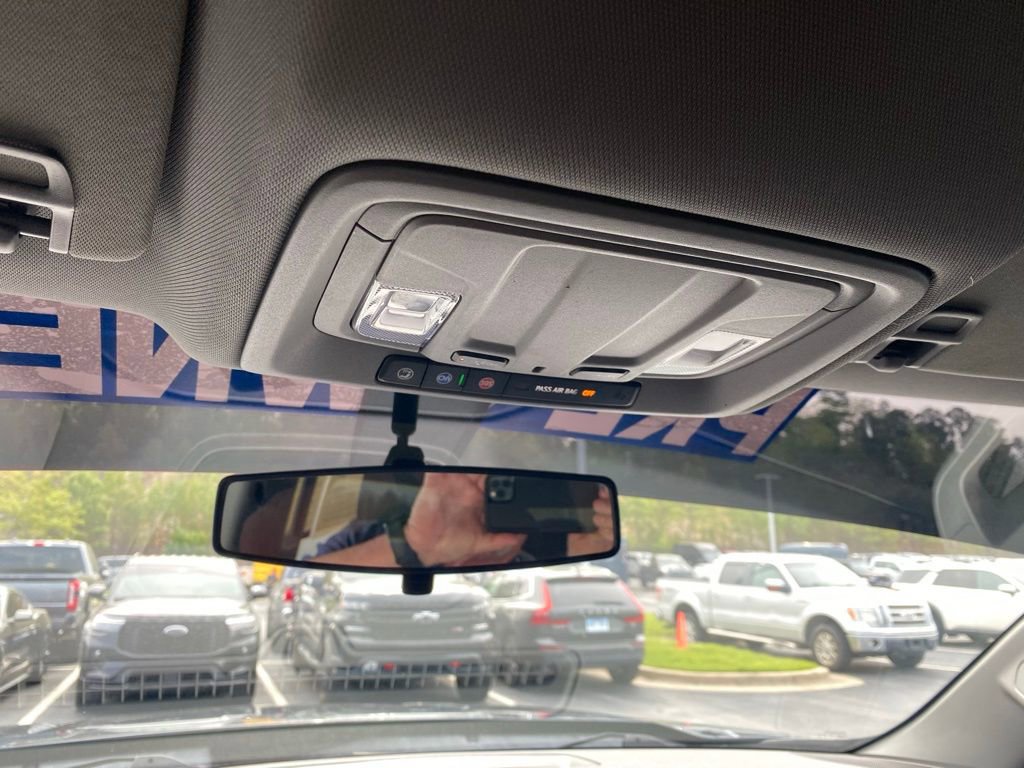 Used 2020 Chevrolet Silverado 1500 Custom w/ Custom Value Package image 18