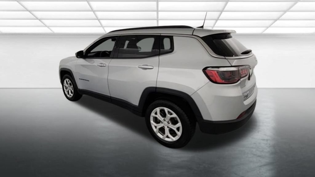 Used 2024 Jeep Compass Latitude AWD/4WD image 6