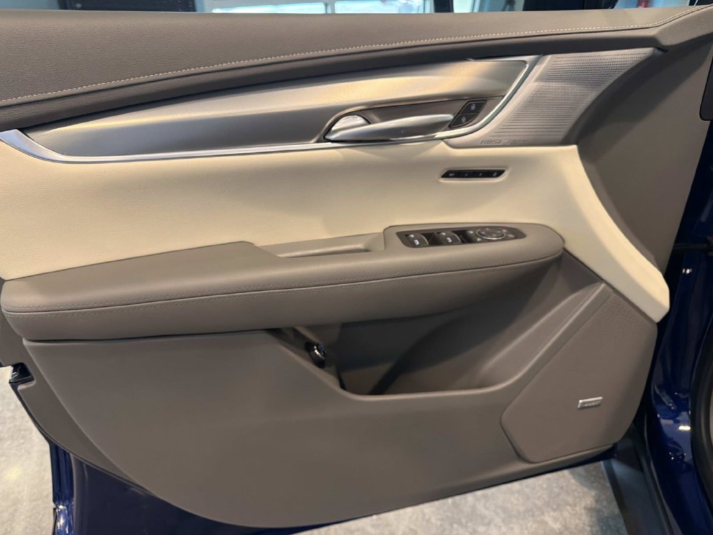 Used 2025 Cadillac XT5 Premium Luxury FWD image 22