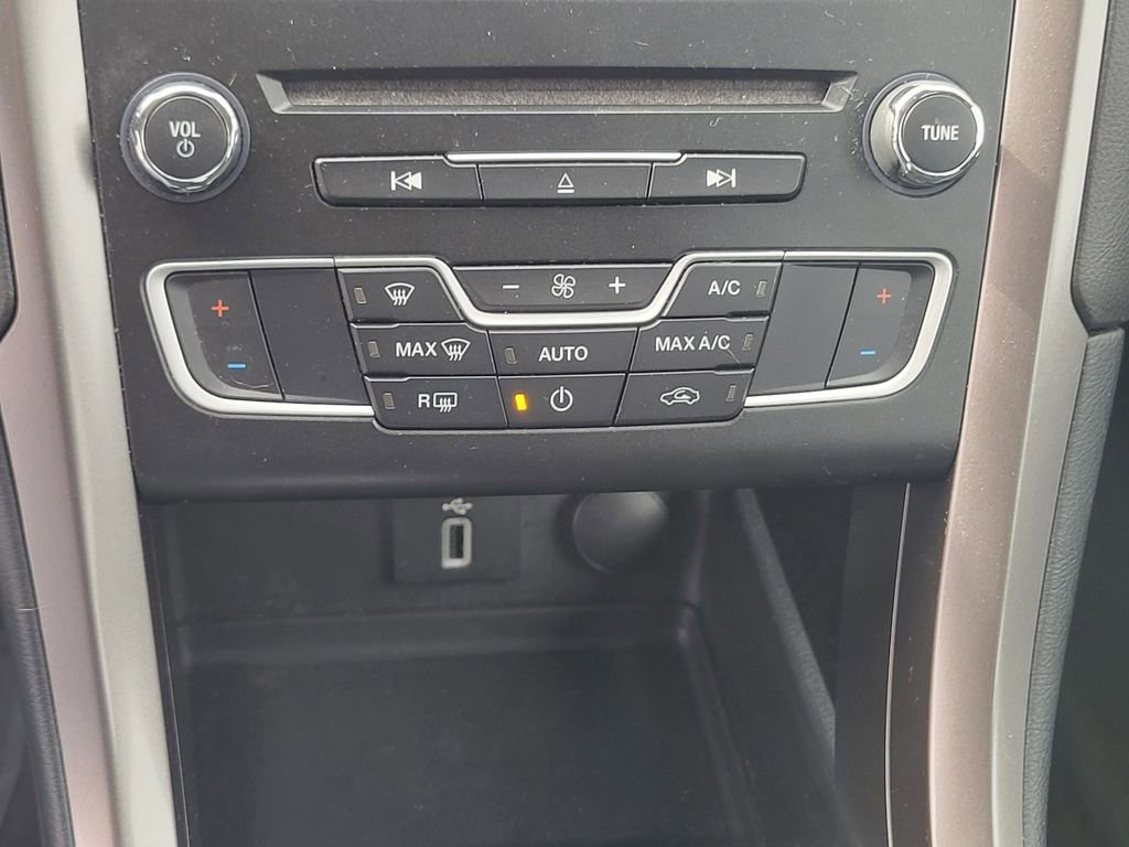 Certified 2017 Ford Fusion SE w/ Fusion SE Technology Package image 26