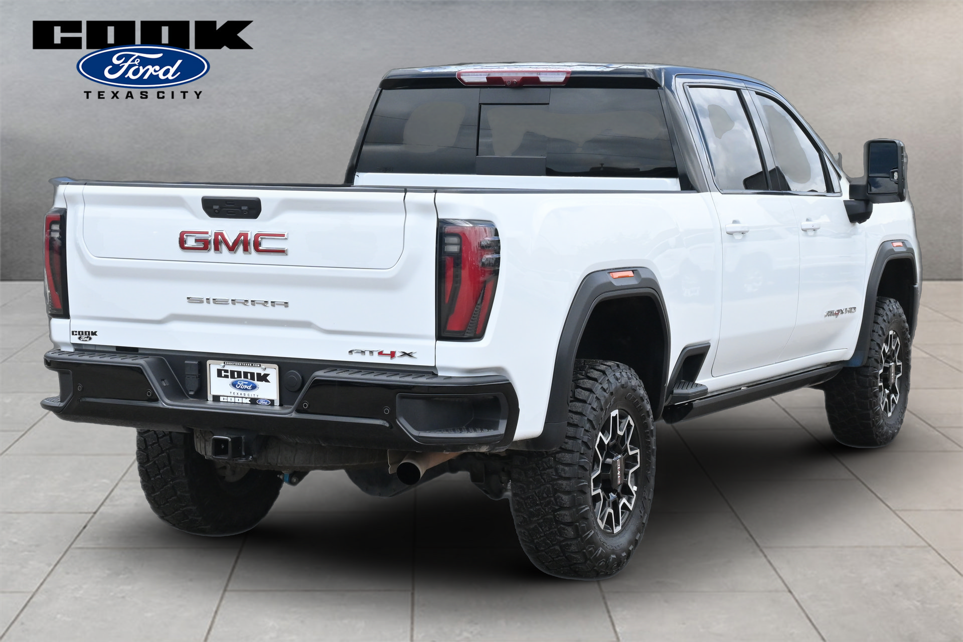 Used 2025 GMC Sierra 2500 AT4X AWD/4WD image 3