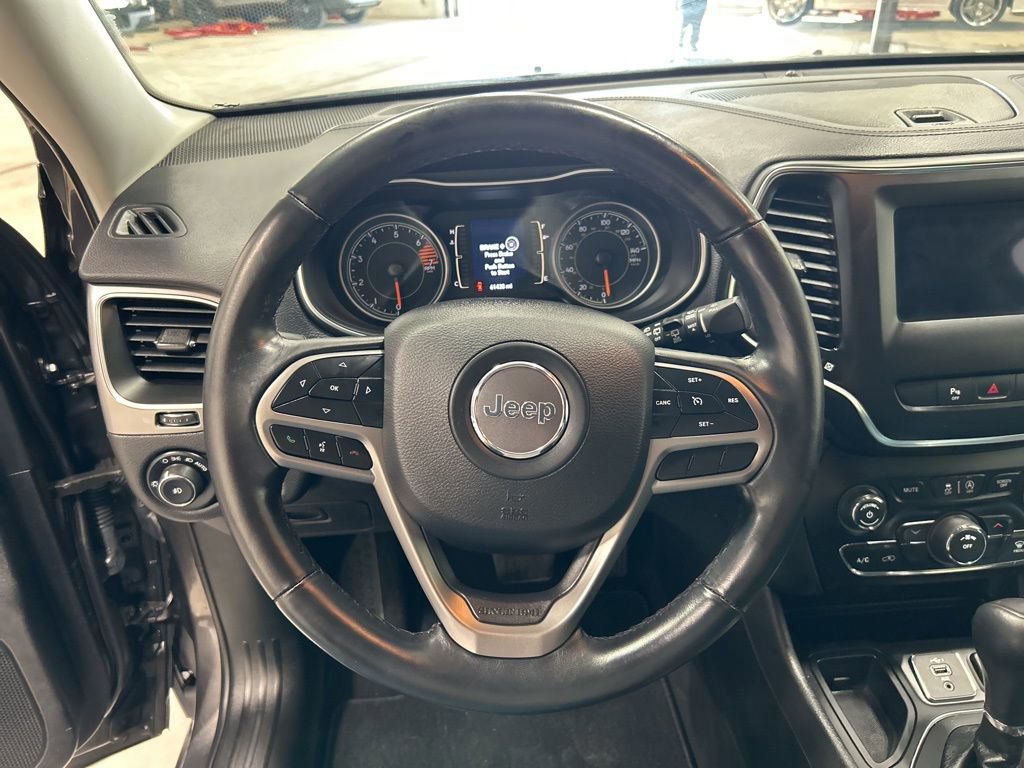 Used 2019 Jeep Cherokee Latitude Plus image 13