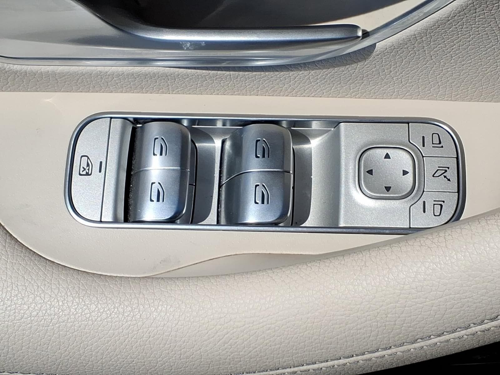 Used 2024 Mercedes-Benz GLS 450 4MATIC image 27