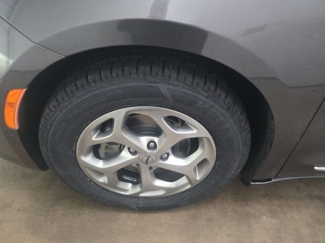 Used 2022 Chrysler Pacifica Limited FWD image 15