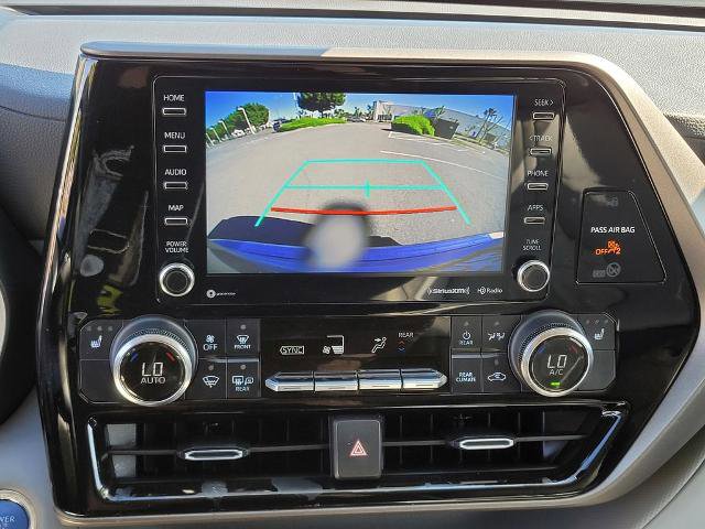 Used 2022 Toyota Highlander XLE AWD/4WD image 19