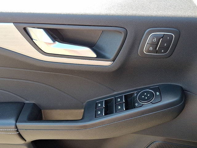 Certified 2023 Ford Escape SE w/ PHEV Premium Package FWD image 10