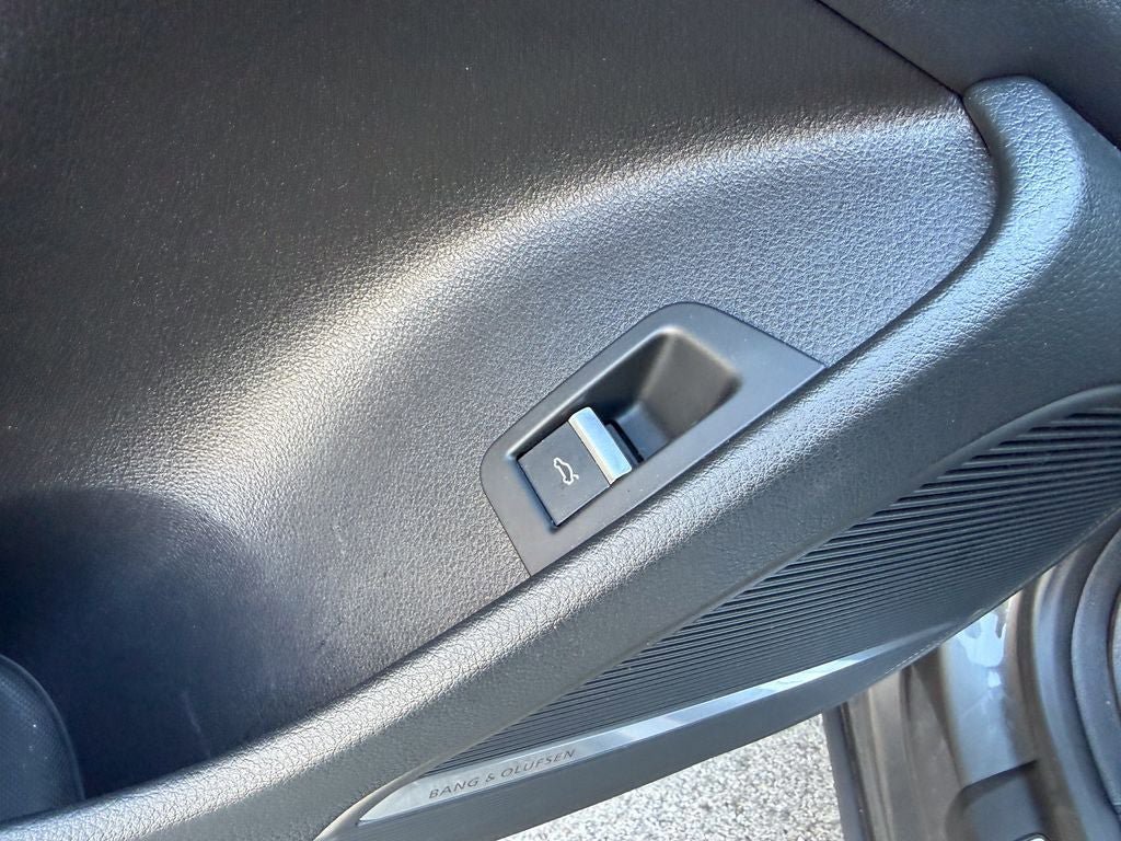 Used 2019 Audi Q8 Prestige w/ Towing Package AWD/4WD image 17