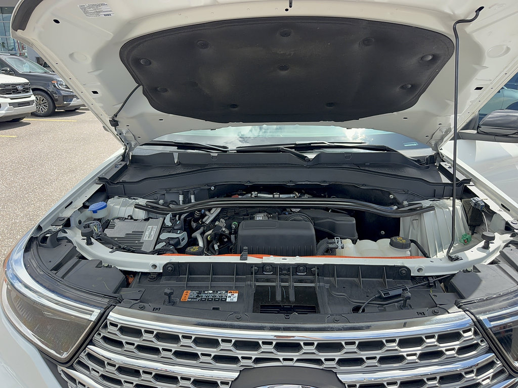 Certified 2022 Ford Explorer Limited w/ Hybrid Equipment Group 310A AWD/4WD image 38