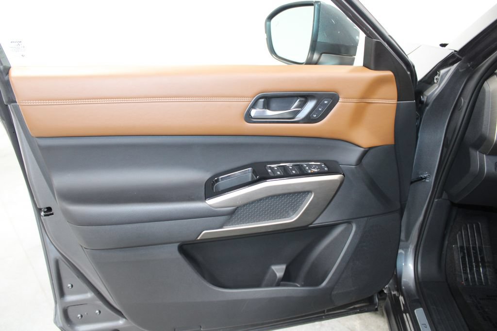 Used 2023 Nissan Pathfinder Platinum AWD/4WD image 17