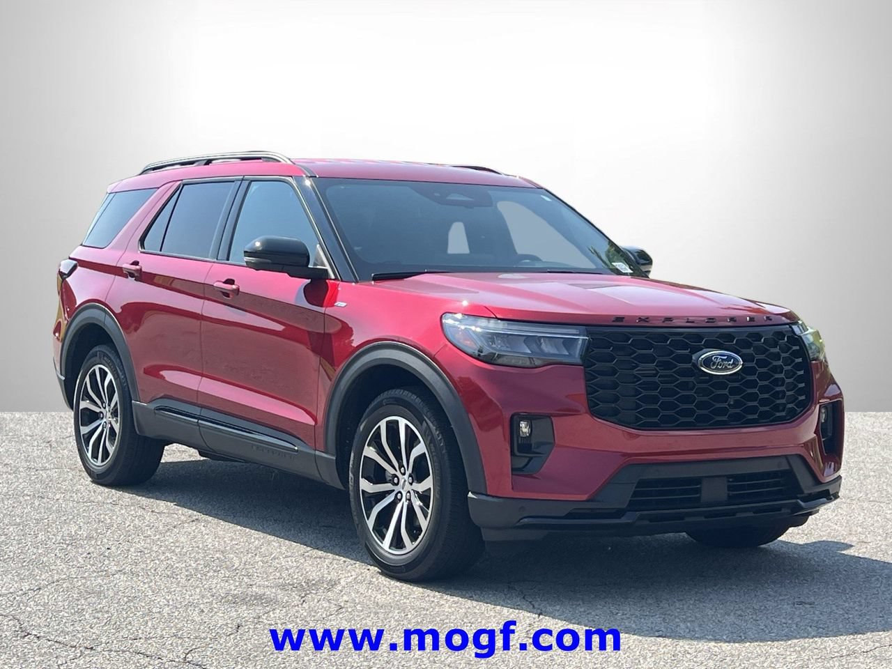 Certified 2025 Ford Explorer ST-Line AWD/4WD image 4