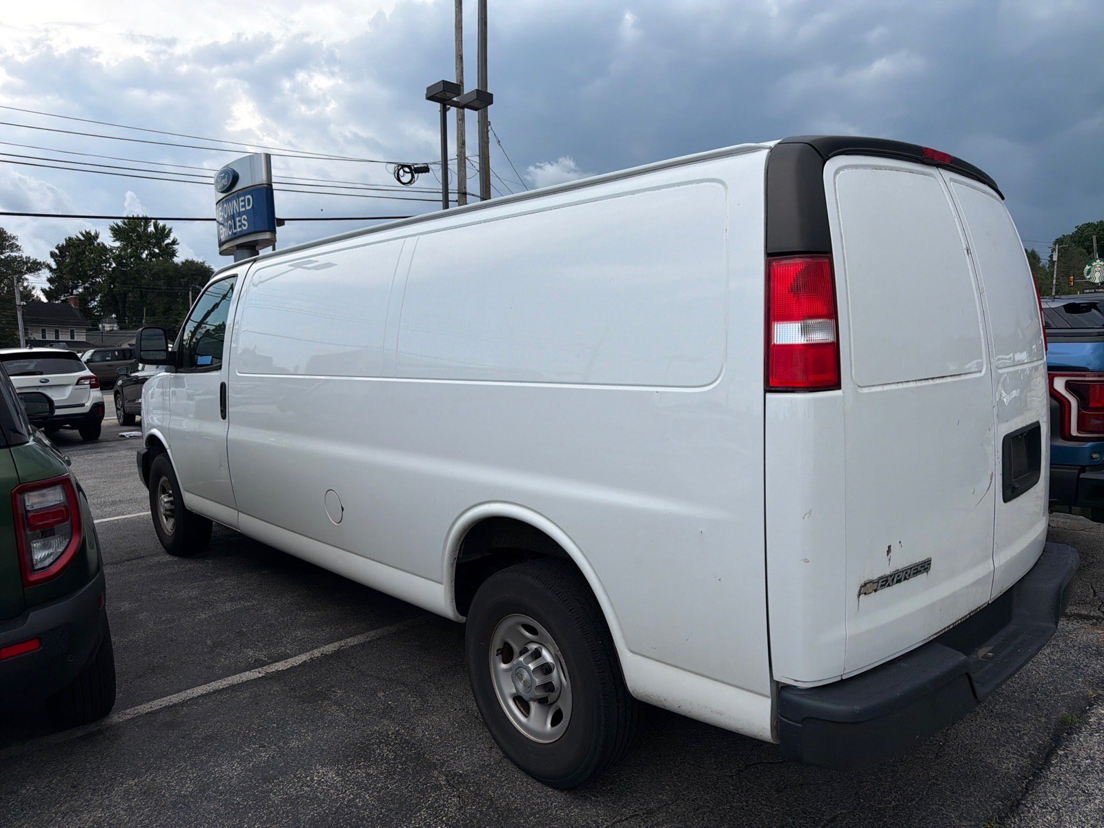 Used 2020 Chevrolet Express 3500 Extended RWD image 4