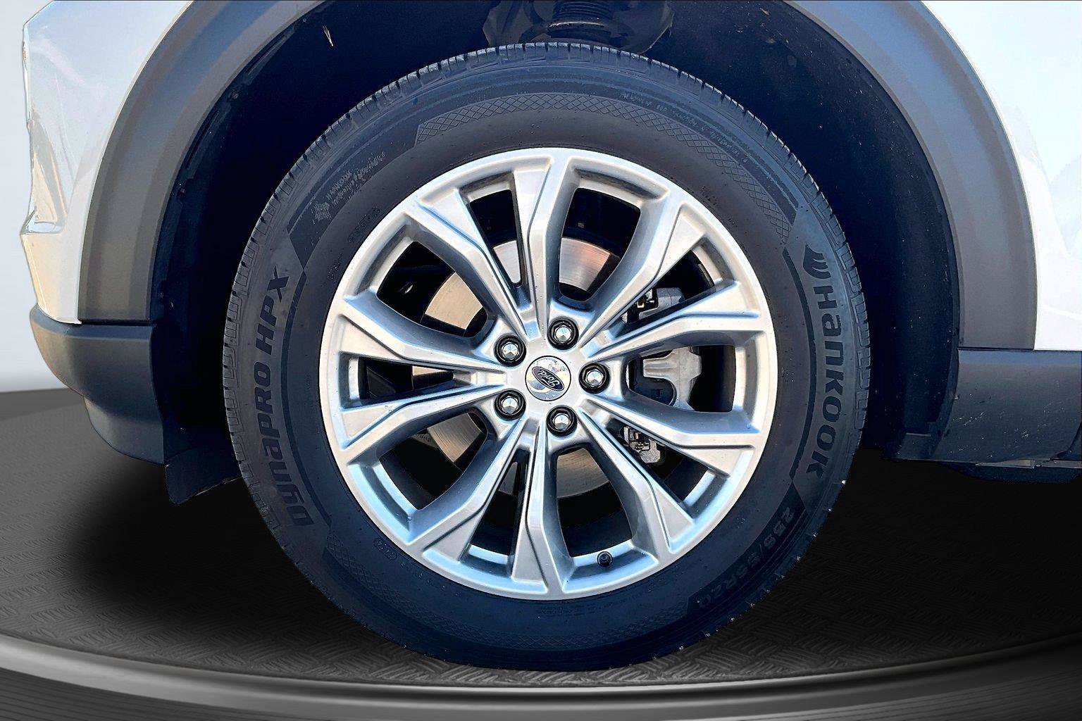 Certified 2023 Ford Explorer XLT w/ Equipment Group 202A AWD/4WD image 10