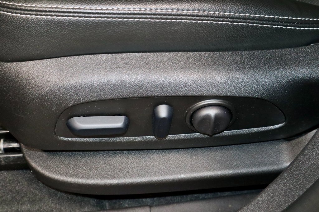 Used 2024 GMC Terrain SLT image 25