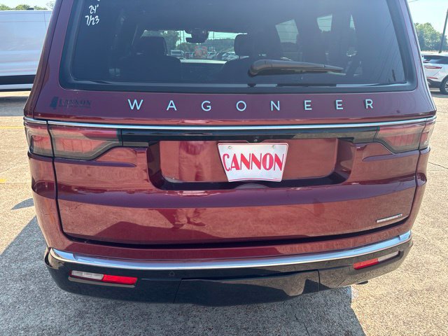 Used 2024 Jeep Wagoneer Series III AWD/4WD image 9